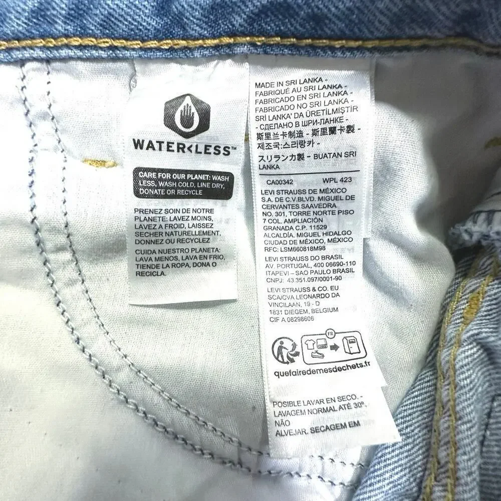 Levi's® Women's High-Rise Mom Jean Shorts Let It Be Fun Distressed Cutoff Sz 30 - Picture 5 of 7